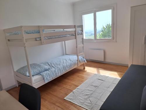 Ένα ή περισσότερα κρεβάτια σε δωμάτιο στο Maison Harandi Etxea
