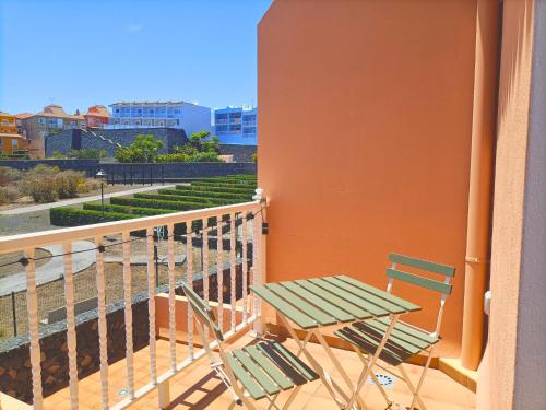 a green table and chairs on a balcony at El Zumacalito in Breña Baja