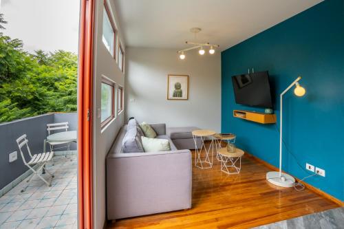 a living room with a couch and a tv at La Campechana in the heart of Roma and Condesa in Mexico City