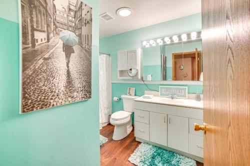 Koupelna v ubytování Pet-Friendly Sheboygan Home 4 Mi to Lake Michigan
