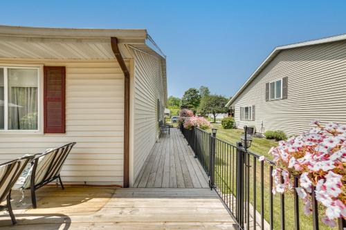 Balkón nebo terasa v ubytování Pet-Friendly Sheboygan Home 4 Mi to Lake Michigan
