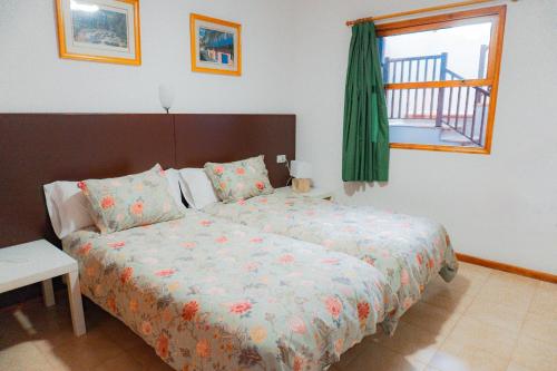 a bedroom with a bed and a window at Casa Lago Azul 49 in Los Cancajos