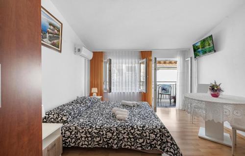 a bedroom with a bed and a table at Stunning Apartment In Vodice in Vodice