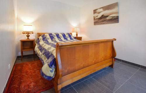 Ένα ή περισσότερα κρεβάτια σε δωμάτιο στο 2 Bedroom Beautiful Home In Gorges