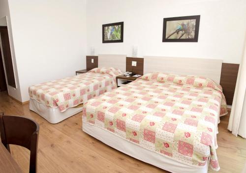 Katil atau katil-katil dalam bilik di Camboa Hotel Paranaguá
