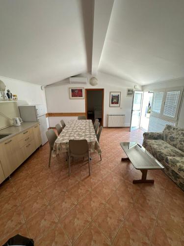 a living room with a table and a couch at Residence Monte Magno in Pula