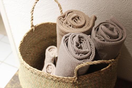 a basket filled with towels hanging on a wall at Der Eulenschlupf in Ühlingen-Birkendorf