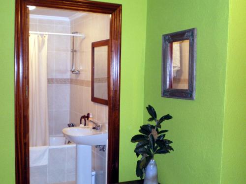 Koupelna v ubytování Casa Rural Aristondo Agroturismo