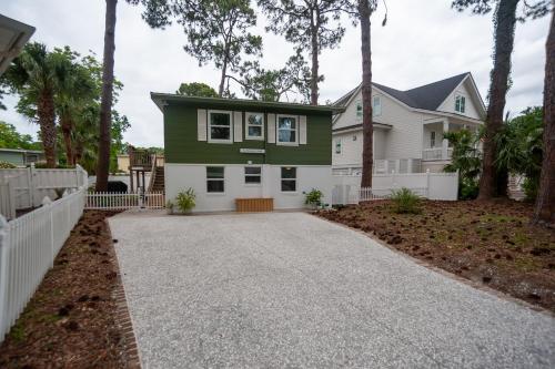 Newly Renovated Duplex, Upper Unit, 4th row from the beach photo 3