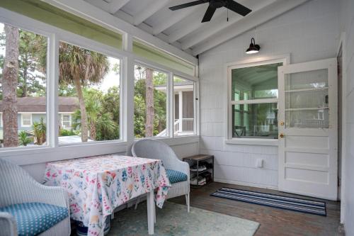 Newly Renovated Duplex, Upper Unit, 4th row from the beach photo 5