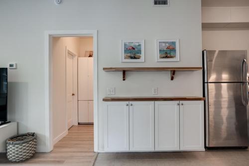 Newly Renovated Duplex, Upper Unit, 4th row from the beach photo 11