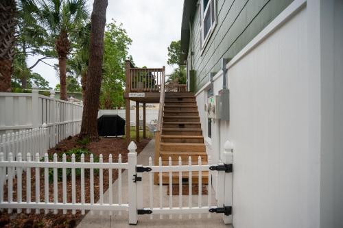 Newly Renovated Duplex, Upper Unit, 4th row from the beach photo 4