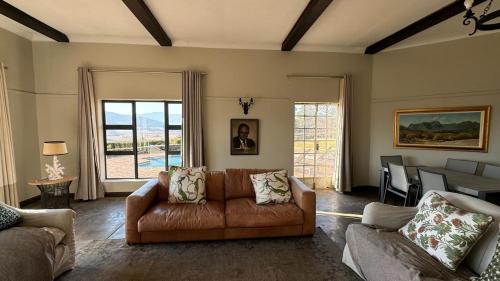 Χώρος καθιστικού στο Fondeling Farmhouse Underberg