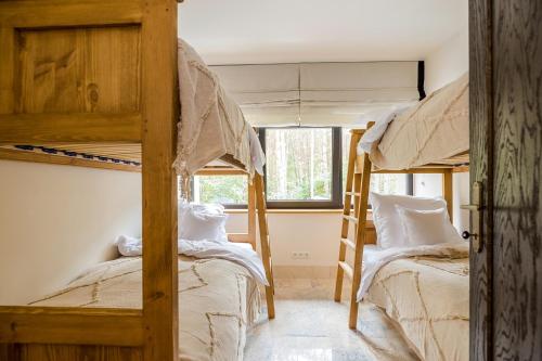 two bunk beds in a room with a window at Villa Aleksandrow SPA in Aleksandrów