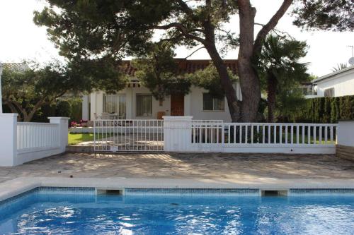 Kolam renang di atau dekat dengan Jordi - Chalet con jardín, piscina privada y barbacoa en l'Ampolla - Deltavacaciones