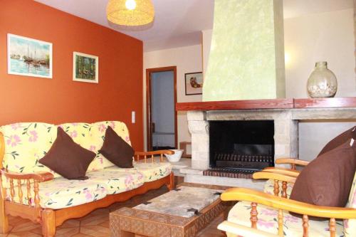 Ruang duduk di Jordi - Chalet con jardín, piscina privada y barbacoa en l'Ampolla - Deltavacaciones