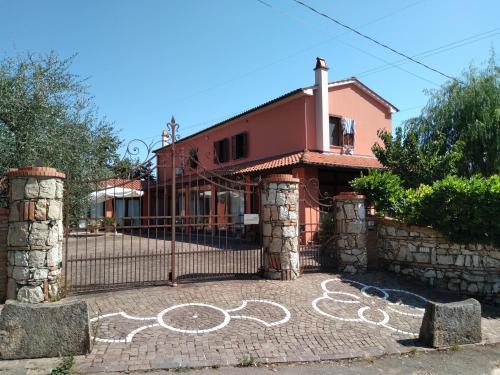 a house with a gate with a bicycle painted on it at la casa di Rosa in Selvatelle