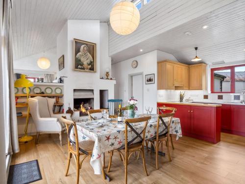 Kuchyň nebo kuchyňský kout v ubytování Salmon Cottage