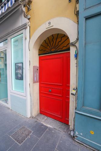 Cours Saleya Old Nice 2 min Beach