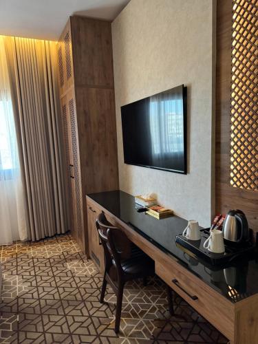 TV a/nebo společenská místnost v ubytování فندق ايليت الهجرة Elite AL Hijra Hotel