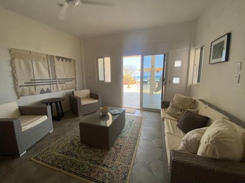 Ruang duduk di Bungalows Punta conejo