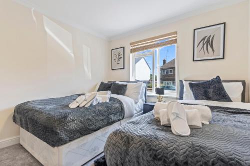 a bedroom with two beds and a window at 2 Bed Flat - Gatwick Airport - FREE PARKING in Redhill