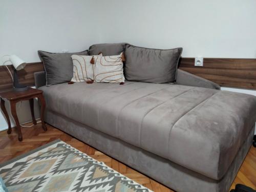 Ein Bett oder Betten in einem Zimmer der Unterkunft Apartment studio Ignjatovic