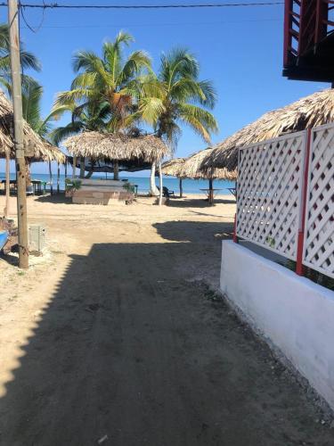 a beach with some straw umbrellas and the ocean at Jamadis in Tolú