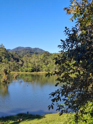 a view of a lake with mountains in the background at Lago 7 Cores in Tapiraí