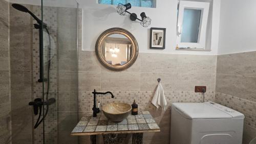 Ένα μπάνιο στο Piața Unirii - Yulia`s Ultra-Central Retreat