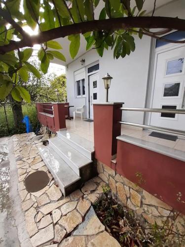 Tranquil new apartment in inland Lefkada