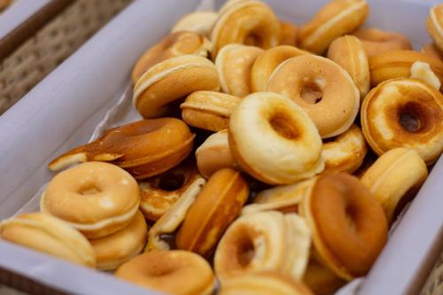 una scatola piena di ciambelle di Hotel Mundial a Pirapora