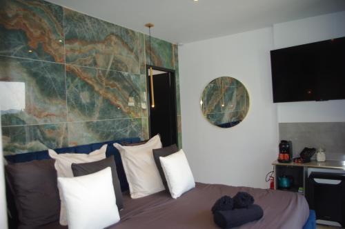 a bedroom with a bed with a map on the wall at chambre villa 4 in Servas