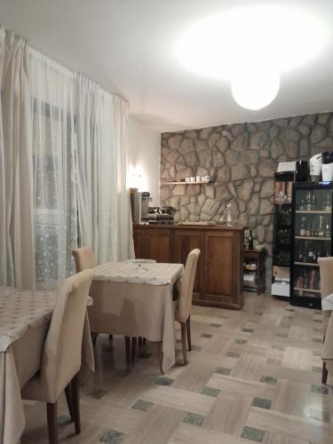 a dining room with a table and chairs at Hotel Regina Yeti Bistrot in Sestola