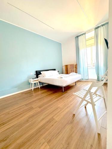 Postel nebo postele na pokoji v ubytování Lexie Suites