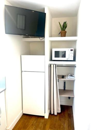 Dapur atau dapur kecil di Studio 30m2, parking, 2 pers, 10 min d'Aurillac