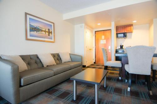 Wingate By Wyndham - Orlando International Airport- Free Hot Breakfast Image