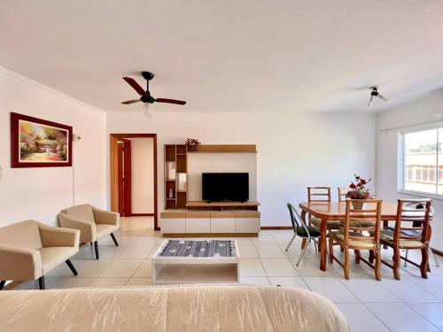 Χώρος καθιστικού στο Melhor custo beneficio, 2 quartos, suíte, 3 splits , wi-fi