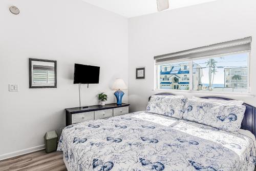 a bedroom with a bed and a window at Ocean Oasis I in Key Colony Beach