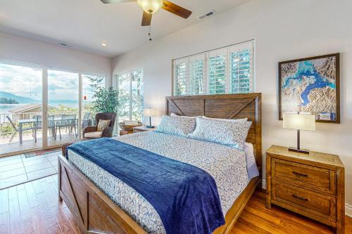 Katil atau katil-katil dalam bilik di Ellisport Bay House (Main Home & Studio)