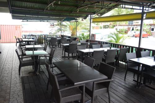 
A restaurant or other place to eat at Travel Inn Hotel Simpson Bay
