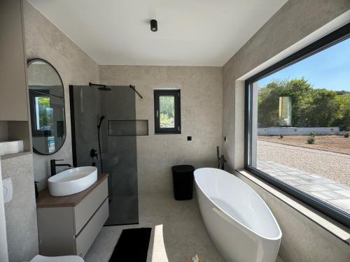 Ένα μπάνιο στο Olive Residence