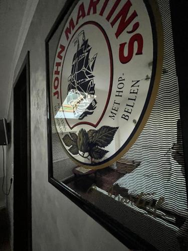 Sijil, anugerah, tanda atau dokumen lain yang dipamerkan di Vila Marina&Eddy