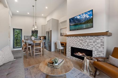 a living room with a couch and a fireplace at Ocean View Townhouse #27 in Oyster Bay
