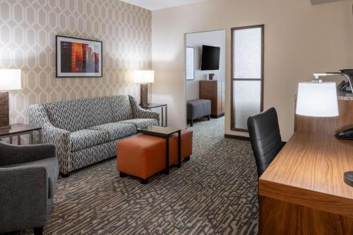 Posezení v ubytování Drury Plaza Hotel Dallas Arlington