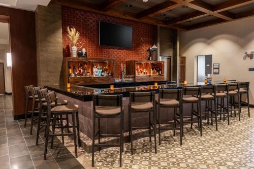 Lounge nebo bar v ubytování Drury Plaza Hotel Dallas Arlington