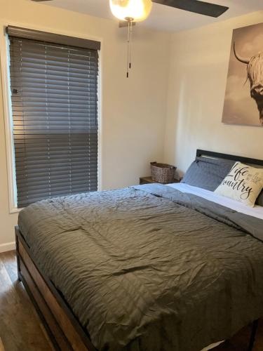 Postel nebo postele na pokoji v ubytování Modern Farmhouse