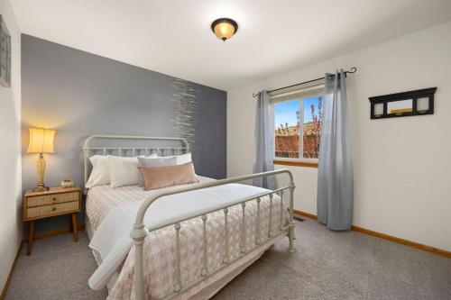 Ένα ή περισσότερα κρεβάτια σε δωμάτιο στο Colorado Mountain Retreat - Easy access to RMNP!