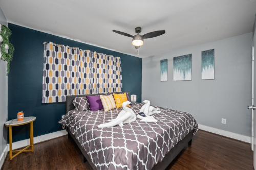 a bedroom with a bed with two stuffed animals on it at Lovely 1BR Apartment near Medical Center & NRG in Houston