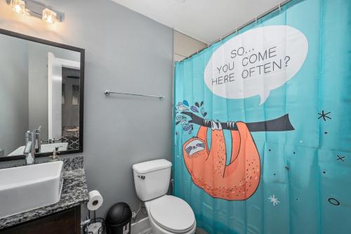 Koupelna v ubytování Lovely 1BR Apartment near Medical Center & NRG